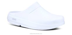 White OOFOS Men's OOcloog Clog 404R158